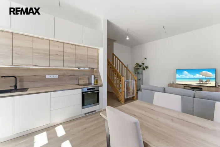 Prodej bytu 4+kk, Stěžery, Zámecká, 110 m2