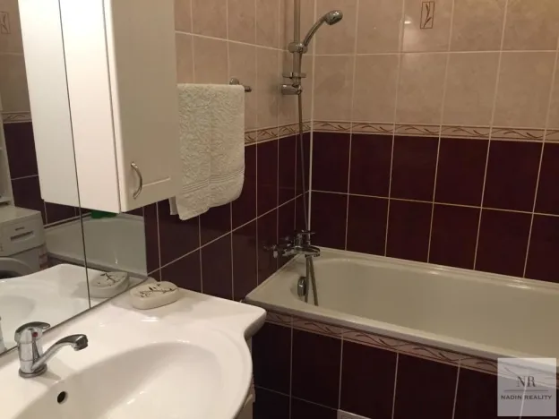 Pronájem bytu 1+1, Karlovy Vary, nábřeží Jana Palacha, 47 m2