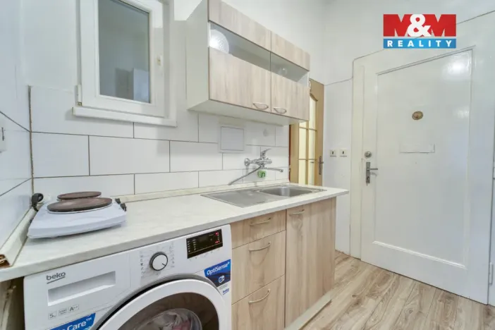 Prodej bytu 1+kk, Plzeň - Lobzy, Rokycanská, 30 m2
