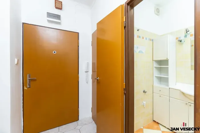 Pronájem bytu 2+kk, Praha - Kbely, Luštěnická, 49 m2