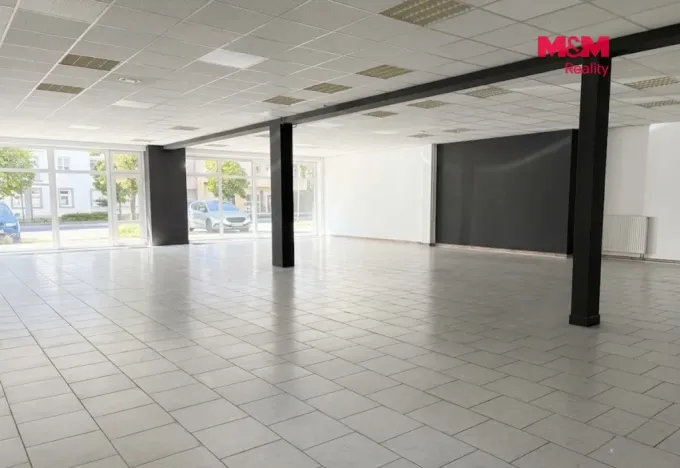 Pronájem obchodního prostoru, Pardubice, Smetanovo náměstí, 350 m2