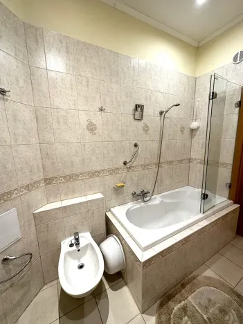 Prodej bytu 3+1, Karlovy Vary, Sadová, 112 m2