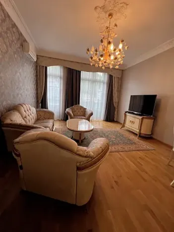 Prodej bytu 4+1, Karlovy Vary, Divadelní náměstí, 145 m2