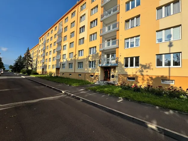 Pronájem bytu 1+1, Chomutov, Zadní Vinohrady, 36 m2