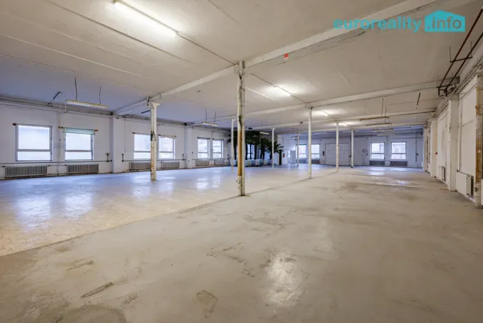 Pronájem skladu, Mariánské Lázně, třída Vítězství, 125 m2