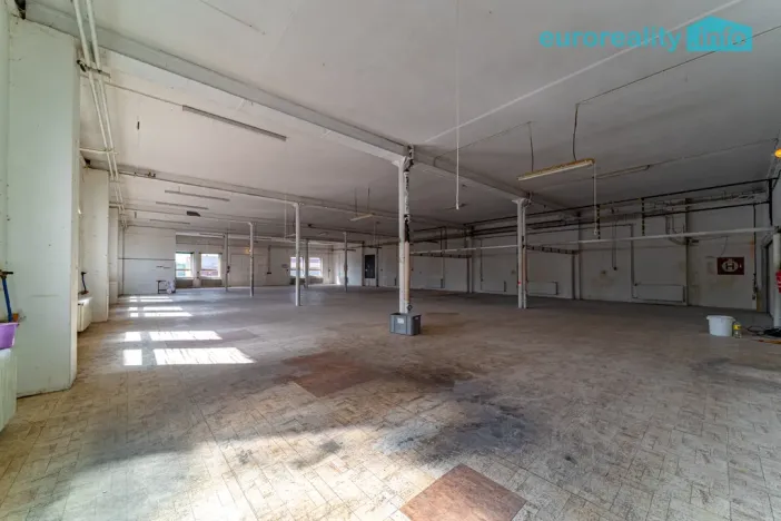 Pronájem skladu, Mariánské Lázně, třída Vítězství, 125 m2