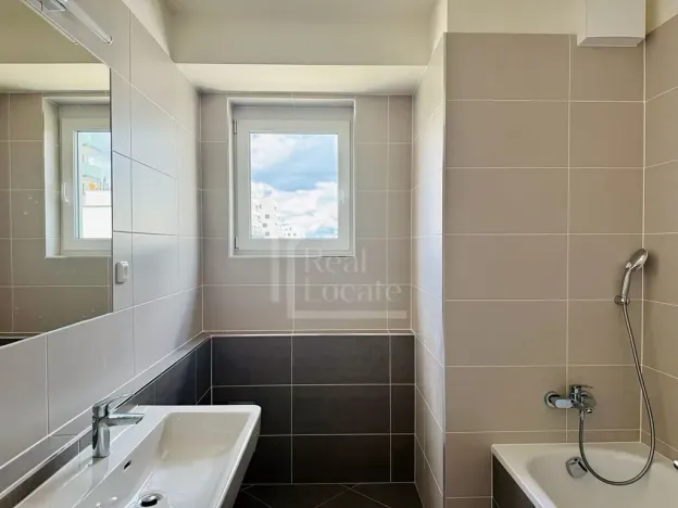 Pronájem bytu 3+kk, Praha - Vysočany, Pod Harfou, 79 m2