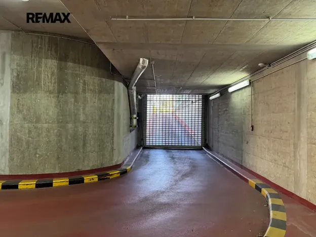 Pronájem garážového stání, Praha - Vokovice, K Červenému vrchu, 12 m2