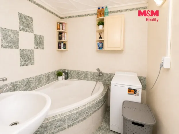 Prodej bytu 2+1, Karlovy Vary - Doubí, Jahodová, 65 m2