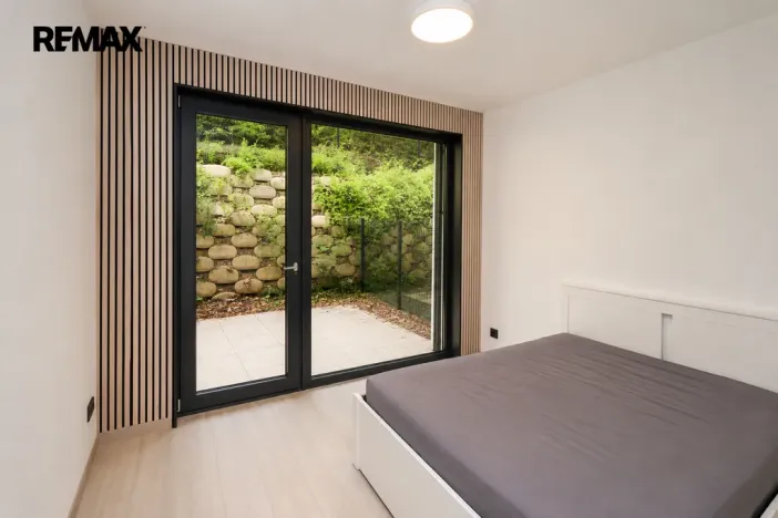 Pronájem bytu 1+kk, Praha - Hlubočepy, Na Zlíchově, 26 m2