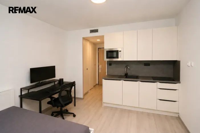 Pronájem bytu 1+kk, Praha - Hlubočepy, Na Zlíchově, 26 m2
