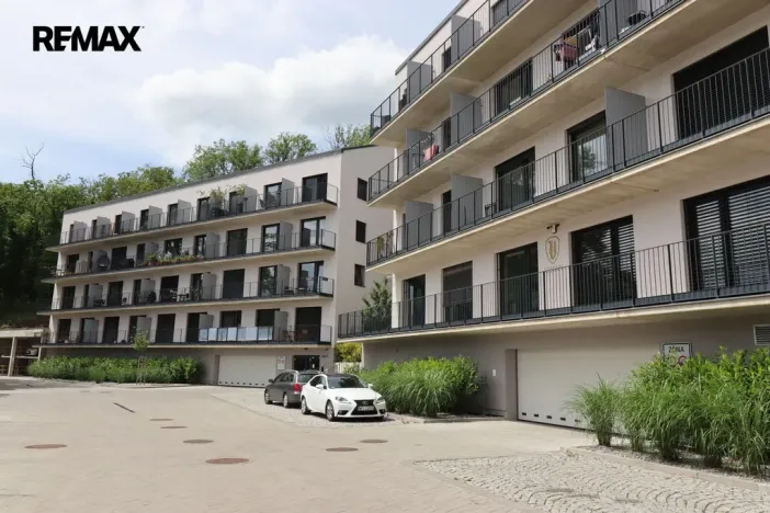 Pronájem bytu 1+kk, Praha - Hlubočepy, Na Zlíchově, 26 m2