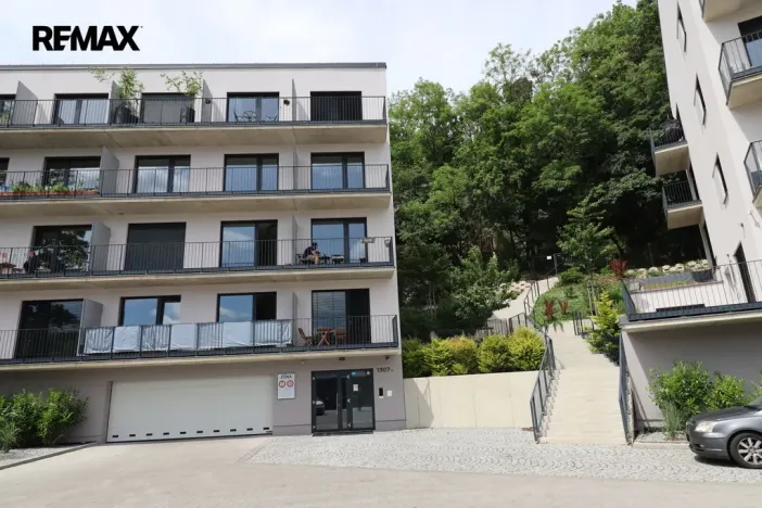Pronájem bytu 1+kk, Praha - Hlubočepy, Na Zlíchově, 26 m2