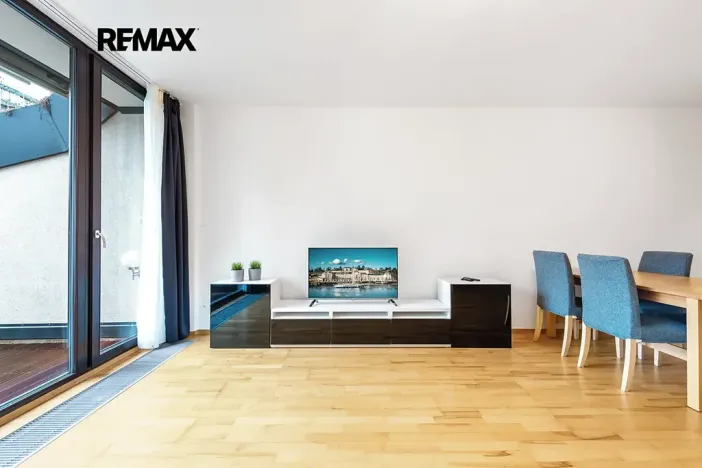 Pronájem bytu 1+kk, Praha - Žižkov, Ke kapslovně, 53 m2