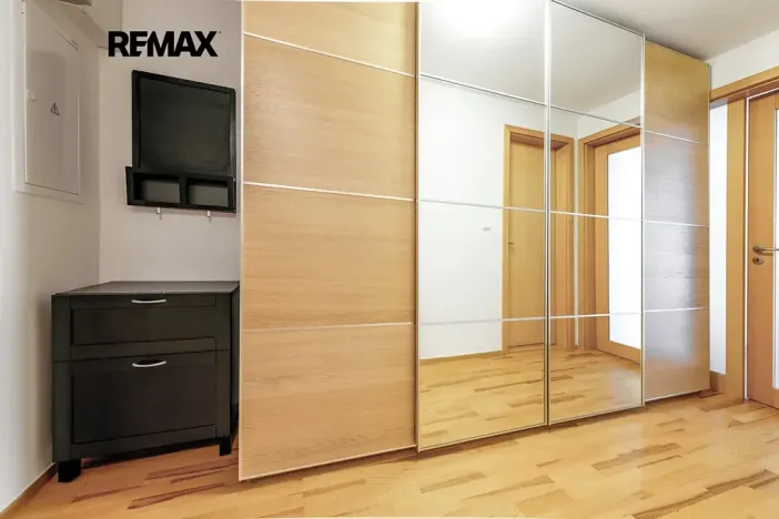 Pronájem bytu 1+kk, Praha - Žižkov, Ke kapslovně, 53 m2