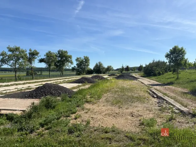 Pronájem skladu, Měník, 5000 m2