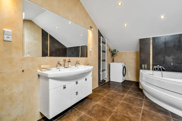 Prodej bytu 3+kk, Šestajovice, Komenského, 116 m2