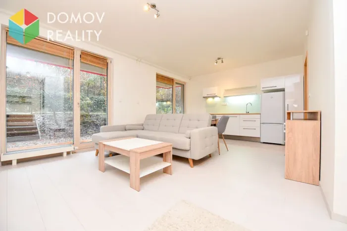 Pronájem bytu 1+kk, Praha, Dolnocholupická, 37 m2