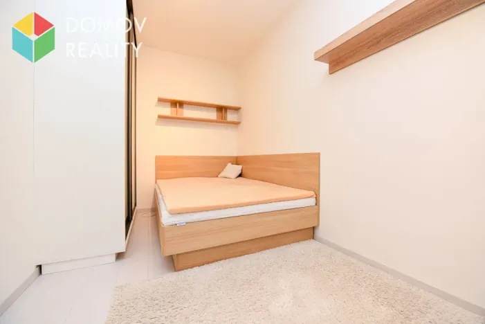 Pronájem bytu 1+kk, Praha, Dolnocholupická, 37 m2