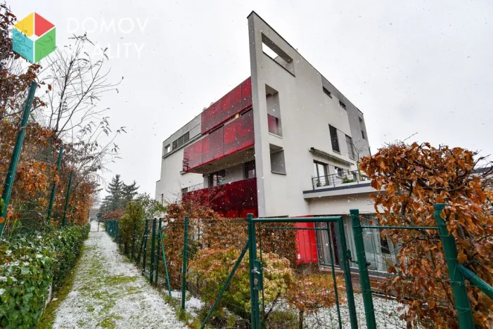 Pronájem bytu 1+kk, Praha, Dolnocholupická, 37 m2