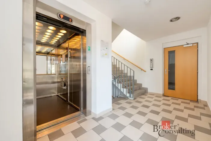 Pronájem bytu 2+kk, Praha - Holešovice, Na Maninách, 60 m2