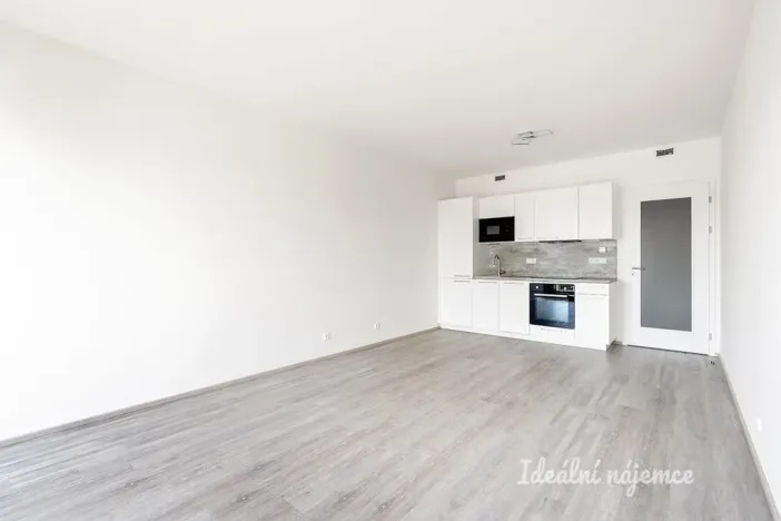Pronájem bytu 1+kk, Praha - Hloubětín, Domalípova, 32 m2