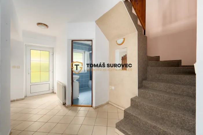 Prodej rodinného domu, Lešná, 190 m2