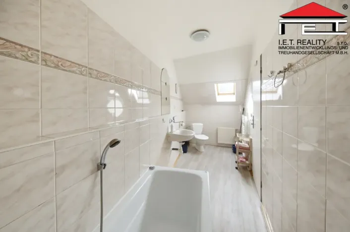 Prodej činžovního domu, Rynholec, nám. 1. máje, 561 m2