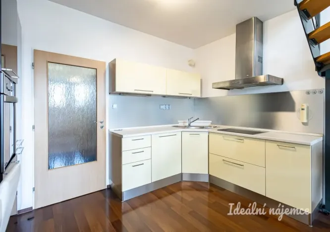 Pronájem bytu 2+kk, Praha - Kbely, Pod Nouzovem, 57 m2