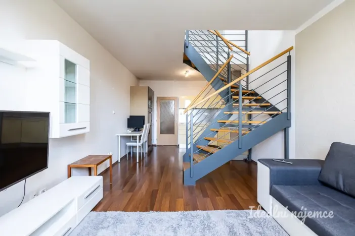 Pronájem bytu 2+kk, Praha - Kbely, Pod Nouzovem, 57 m2