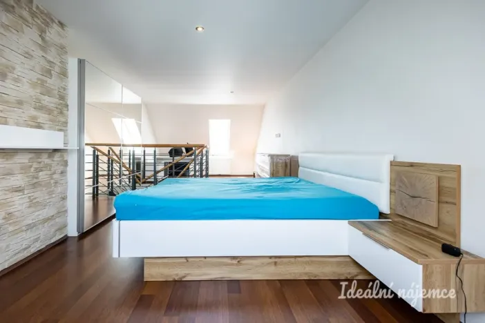 Pronájem bytu 2+kk, Praha - Kbely, Pod Nouzovem, 57 m2
