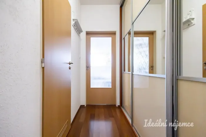 Pronájem bytu 2+kk, Praha - Kbely, Pod Nouzovem, 57 m2