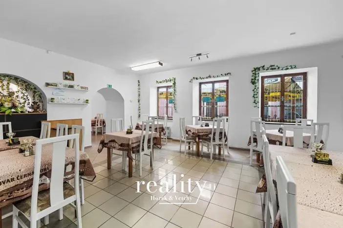 Pronájem obchodního prostoru, Znojmo, Horní náměstí, 115 m2