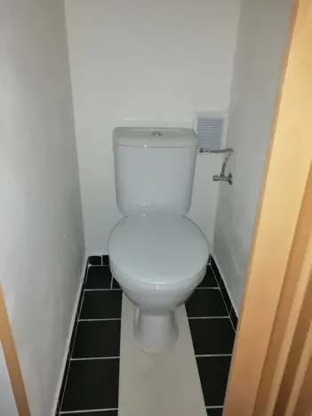 Pronájem kanceláře, Hradec Králové, Gočárova třída, 19 m2