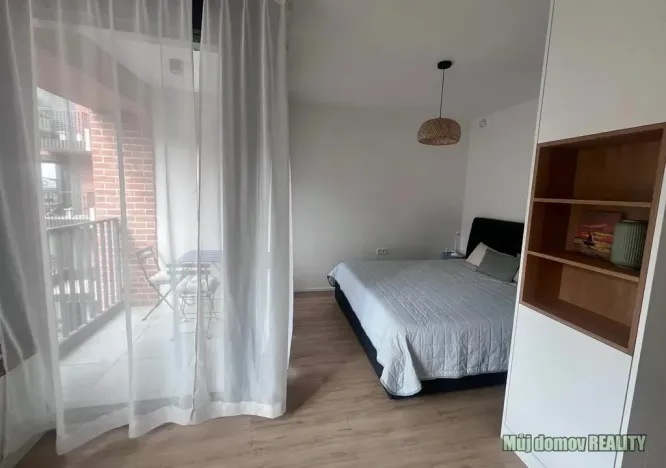 Pronájem bytu 1+kk, Praha - Smíchov, U Lihovaru, 31 m2