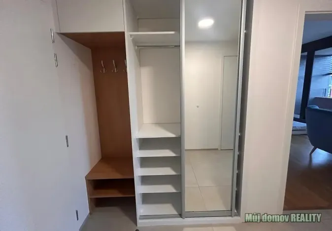 Pronájem bytu 2+kk, Praha - Libeň, Zenklova, 53 m2