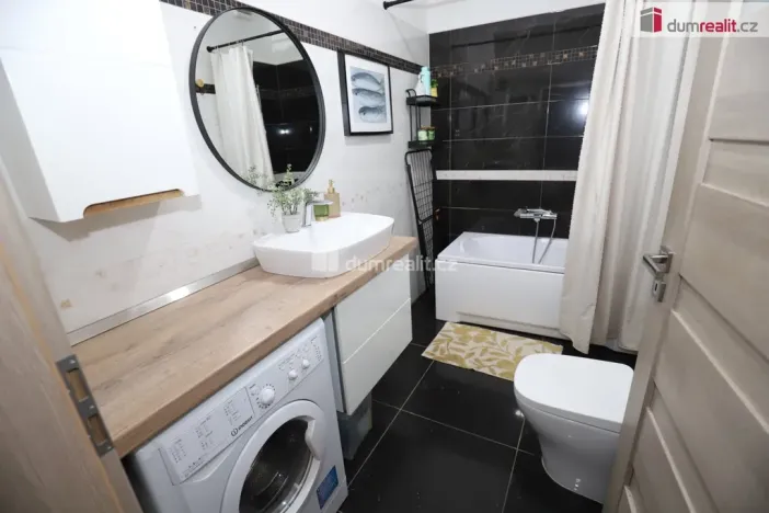 Prodej bytu 2+1, Karlovy Vary, Vítězná, 110 m2