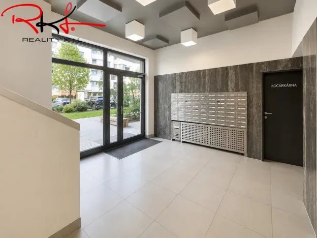 Pronájem bytu 1+kk, Praha, Honzíkova, 27 m2