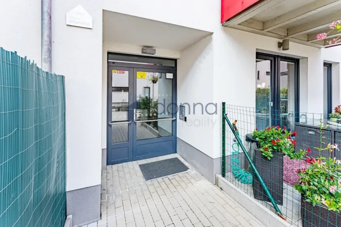 Pronájem bytu 1+kk, Praha, U Hostavického potoka, 32 m2