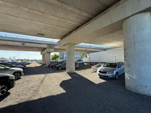 Pronájem komerčního pozemku, Praha, Radiová, 500 m2