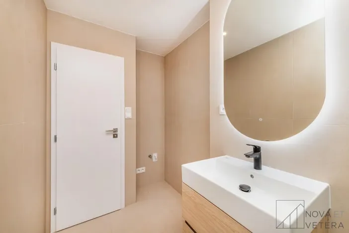 Pronájem bytu 2+kk, Praha - Vršovice, Jakutská, 41 m2