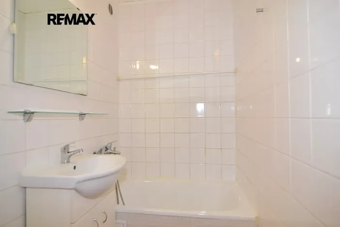 Pronájem bytu 1+kk, Praha - Modřany, Semická, 29 m2