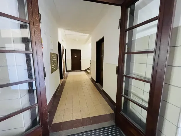 Pronájem bytu 1+kk, Praha - Vršovice, Tolstého, 31 m2