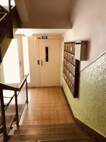 Pronájem bytu 1+kk, Praha - Vršovice, Tolstého, 31 m2