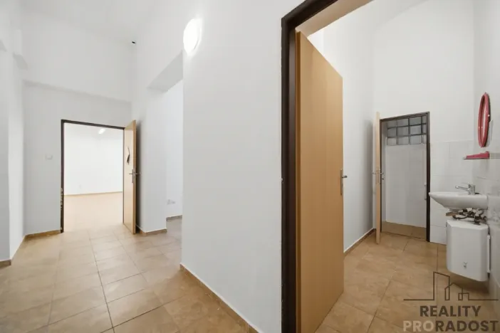 Pronájem obchodního prostoru, Pardubice - Zelené Předměstí, Smilova, 230 m2