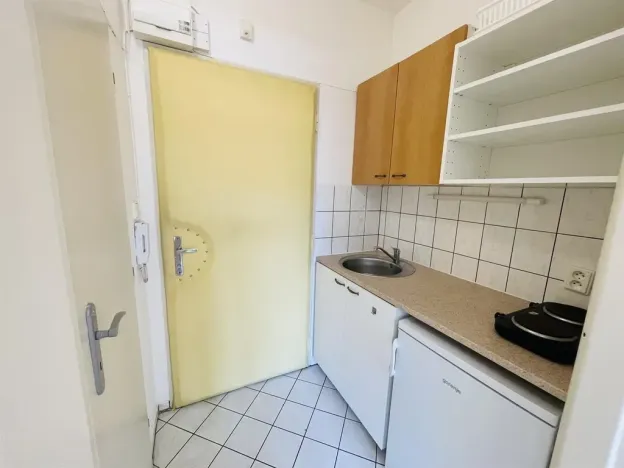 Pronájem bytu 1+kk, Praha - Vršovice, Tolstého, 26 m2