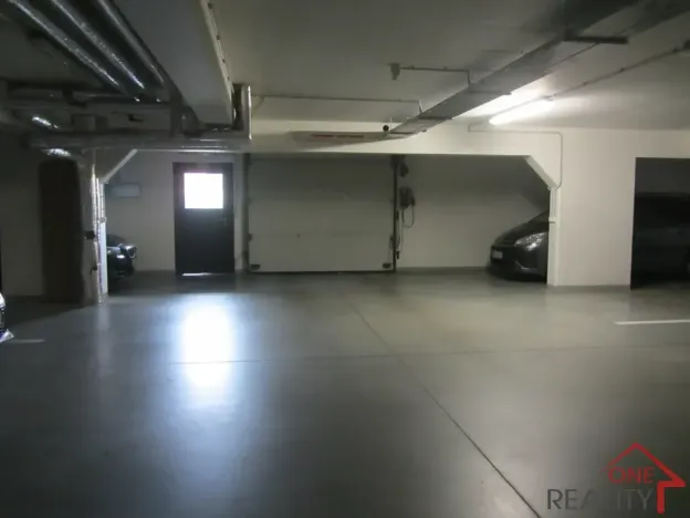 Pronájem garážového stání, Zlín, Zelinova, 14 m2