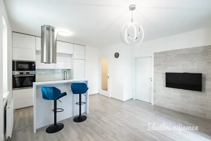 Pronájem bytu 2+kk, Praha - Vysočany, Strnadových, 50 m2