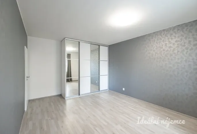 Pronájem bytu 2+kk, Praha - Vysočany, Strnadových, 50 m2