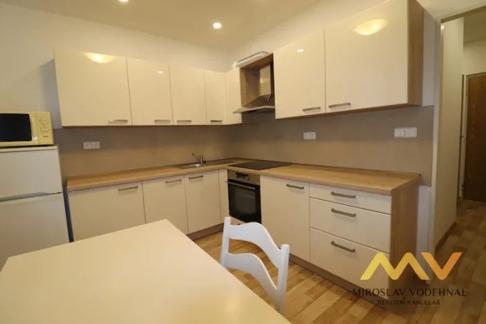 Pronájem bytu 2+kk, Hradec Králové - Nový Hradec Králové, třída Edvarda Beneše, 42 m2
